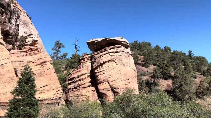 Towering rock formations and scenic cliffs at Lambs Knoll canyon landscape