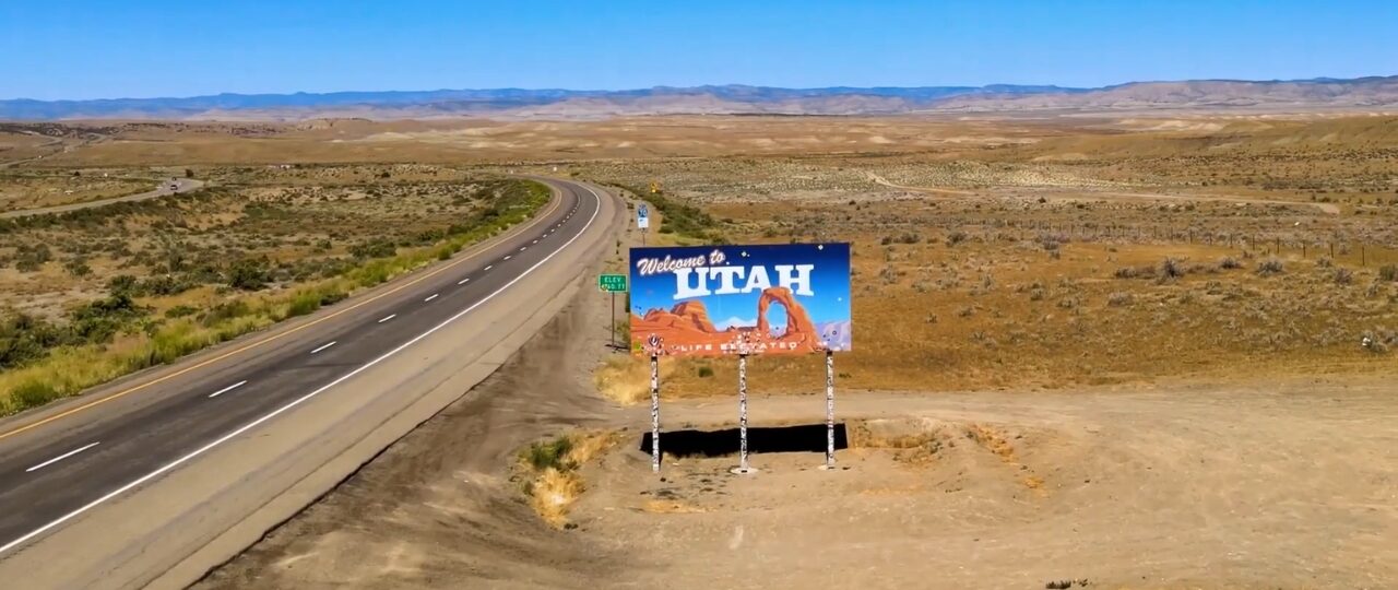 Road leading into Utah with a welcome sign along the Utah Mighty 5 Route